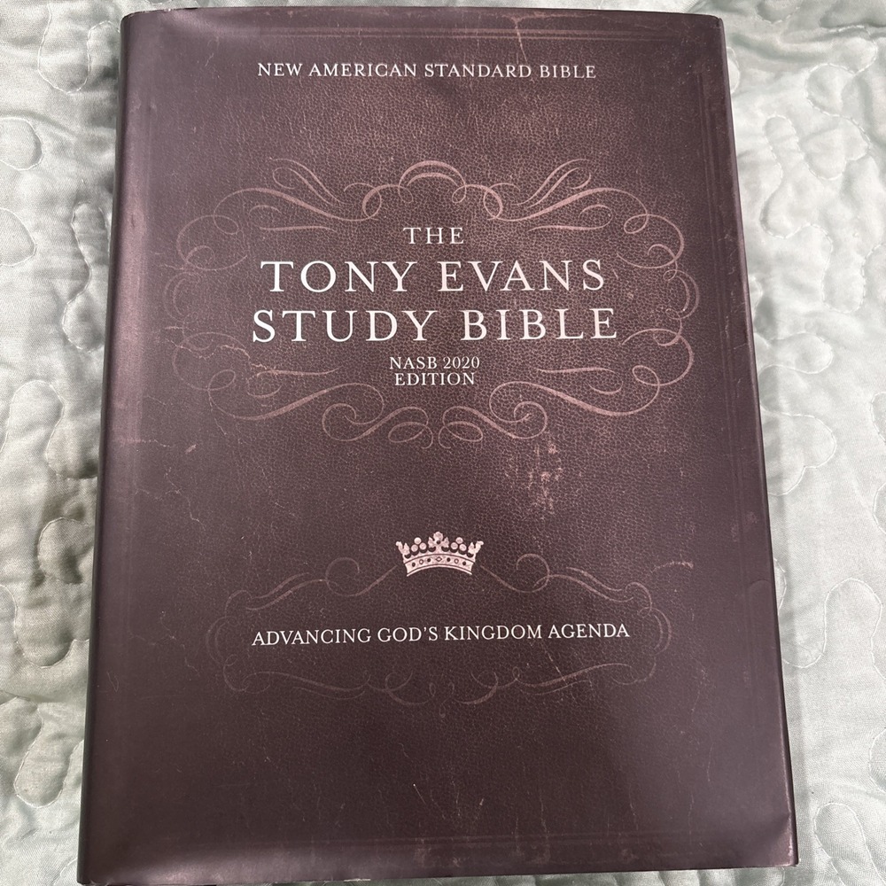Tony Evans Study Bible w/ Study Notes and Commentary by Tony Evans-see Pictures